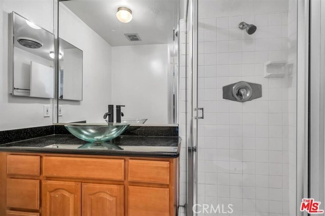 1115 S Elm Drive, Los Angeles CA: https://media.crmls.org/medias/8f686e0e-a882-4623-a25a-71e8a301e540.jpg