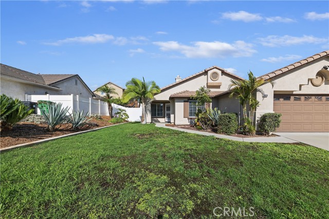 2440 Marigold Way, Corona CA: https://media.crmls.org/medias/8f68703f-beb2-4abd-b2a0-c637346ce49a.jpg