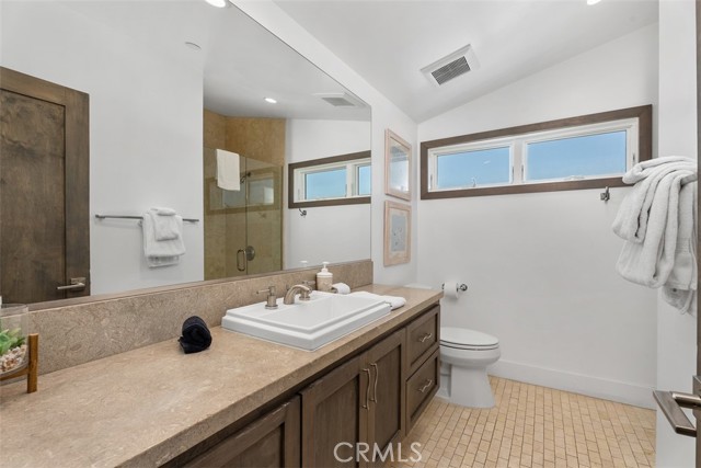 200 E Balboa Boulevard, Newport Beach CA: https://media.crmls.org/medias/8f68c075-c114-47df-8abd-c768b98b562e.jpg
