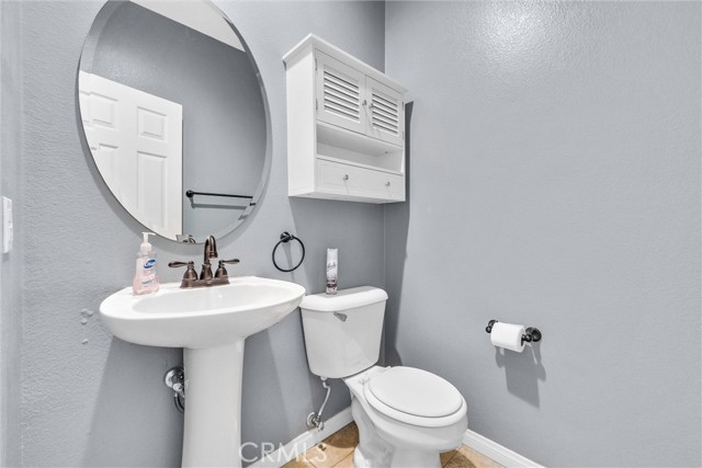 Detail Gallery Image 13 of 29 For 1927 Kenton, Riverside,  CA 92501 - 3 Beds | 2/1 Baths