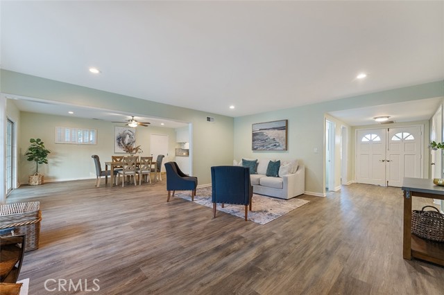 1073 E Knollcrest Drive, Covina CA: https://media.crmls.org/medias/8f6a1798-e746-4de3-8531-6bc8e71a70a5.jpg