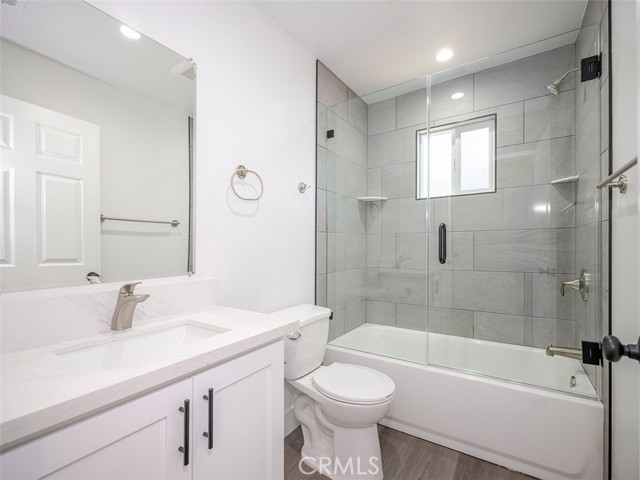 Detail Gallery Image 11 of 19 For 24743 Valley St #1,  Newhall,  CA 91321 - 3 Beds | 2/1 Baths