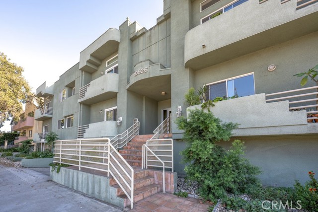 Detail Gallery Image 5 of 34 For 10926 Moorpark St #6,  Toluca Lake,  CA 91602 - 2 Beds | 2 Baths