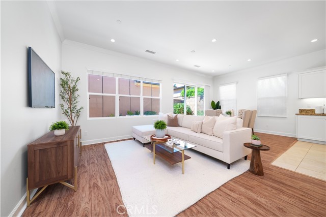 67 Brixton, Irvine CA: https://media.crmls.org/medias/8f6baa10-8f33-47c1-83b0-d4cd2d590817.jpg