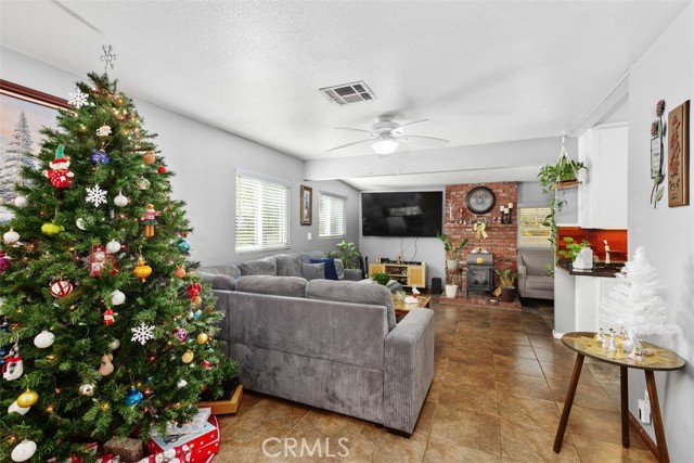 Detail Gallery Image 6 of 30 For 4822 E Lincoln, Hemet,  CA 92544 - 3 Beds | 2 Baths