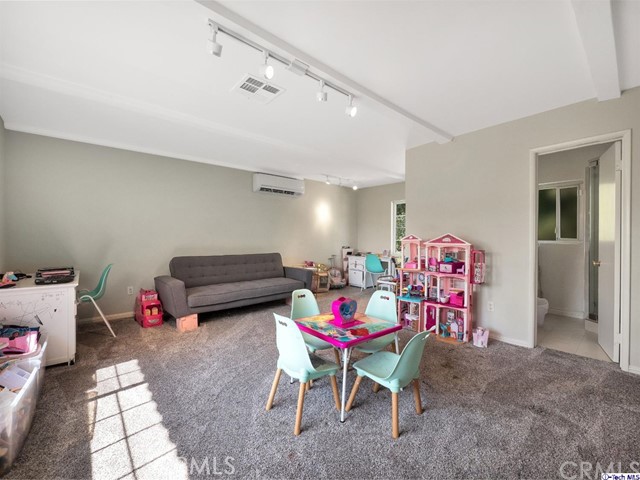3825 Los Amigos Street, La Crescenta CA: https://media.crmls.org/medias/8f6d2803-1de8-4d0f-b1c6-d6fa954d06d3.jpg