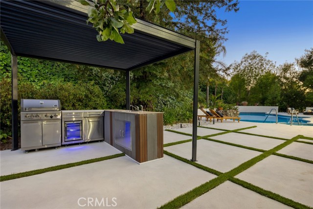 Detail Gallery Image 25 of 35 For 20101 Greenbriar Dr, Tarzana,  CA 91356 - 5 Beds | 4 Baths