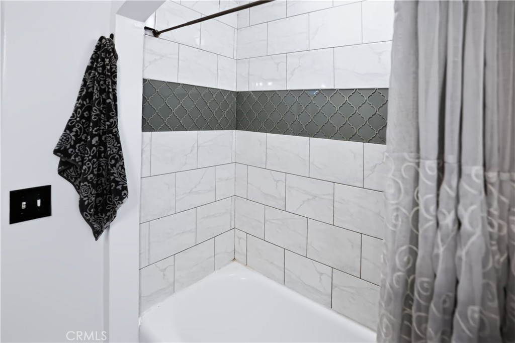 https://media.crmls.org/medias/8f6ef795-1490-40d8-a41a-ac418ead0bc5.jpg?preset=X-Large