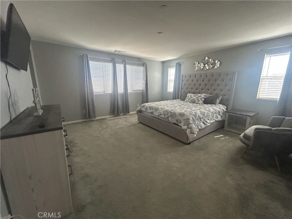 https://media.crmls.org/medias/8f6f2204-fbc9-4ad8-8d6a-0ae9aba88c02.jpg?preset=X-Large