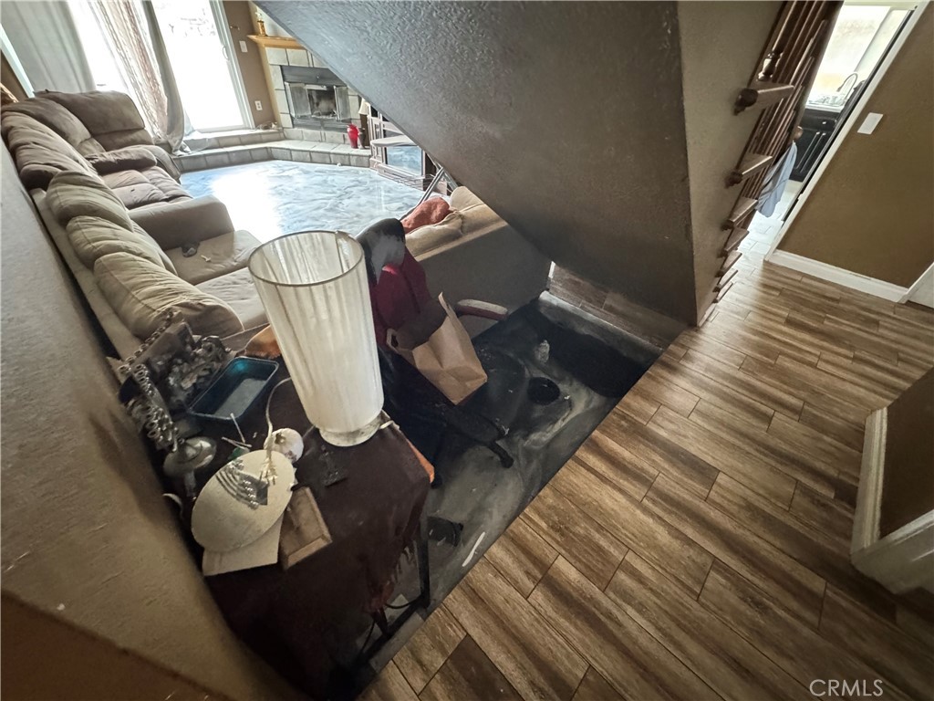 https://media.crmls.org/medias/8f6f5ad9-6b22-42b0-8dea-5dcc43b2f940.jpg?preset=X-Large