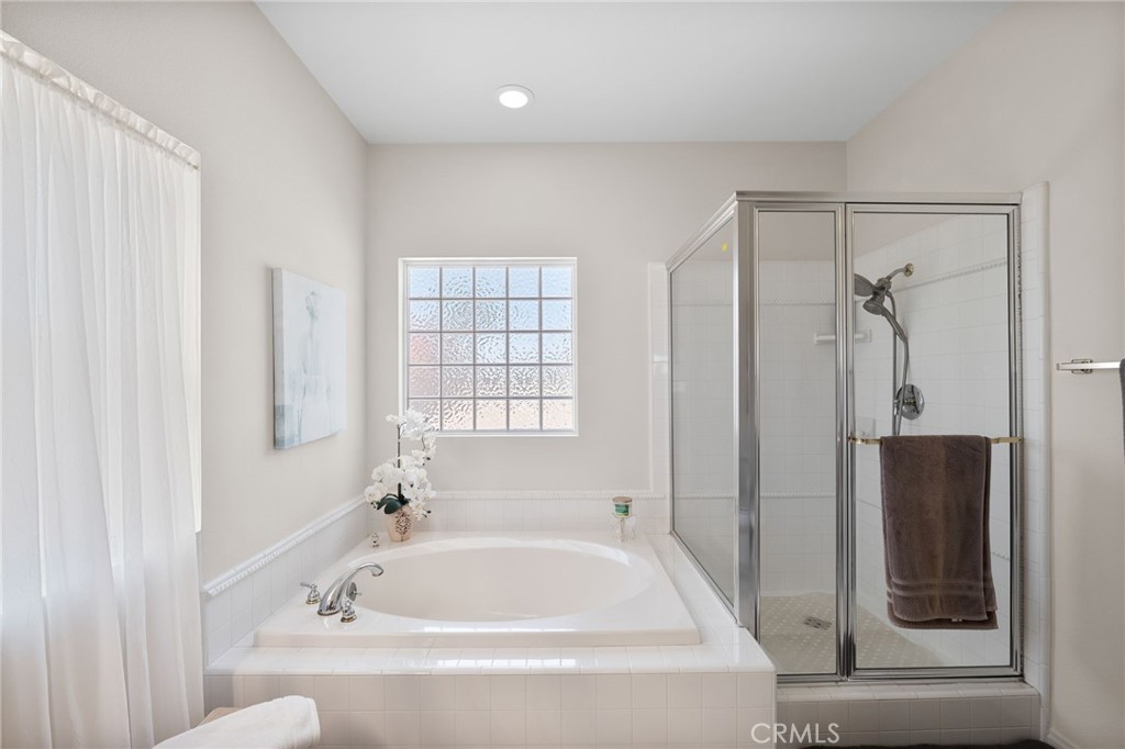 https://media.crmls.org/medias/8f700308-1027-4df4-afed-6d1664bc922d.jpg?preset=X-Large