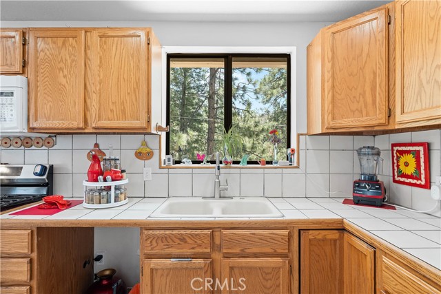 1876 Sparrow Road, Wrightwood CA: https://media.crmls.org/medias/8f71f416-c3cd-4759-8511-4fbbe42cda8f.jpg