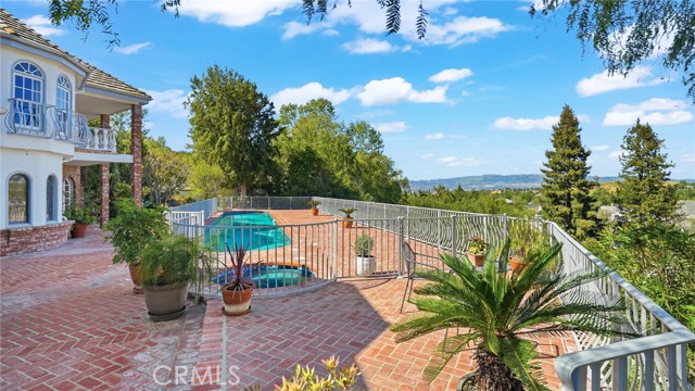 Detail Gallery Image 4 of 74 For 4548 Ellenboro, Woodland Hills,  CA 91364 - 4 Beds | 4/1 Baths
