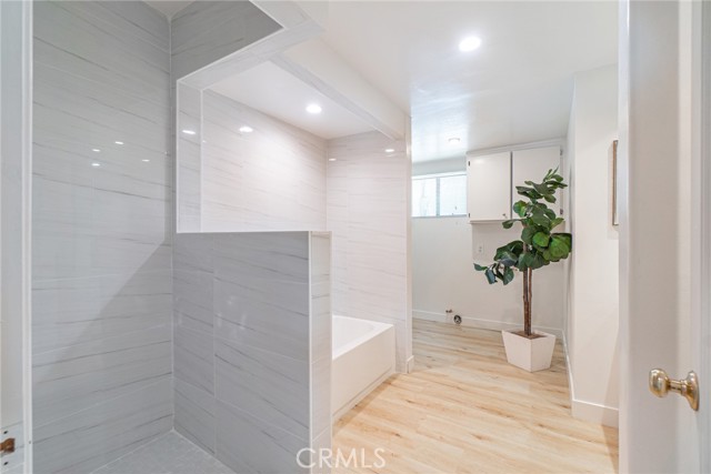 Detail Gallery Image 10 of 17 For 3636 Gardenia Ave, Long Beach,  CA 90807 - 4 Beds | 4 Baths