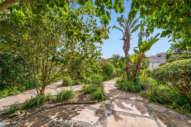 24743 Vantage Point Terrace, Malibu CA: https://media.crmls.org/medias/8f7476f0-198d-414f-bc8a-cfba0cc48ad9.jpg