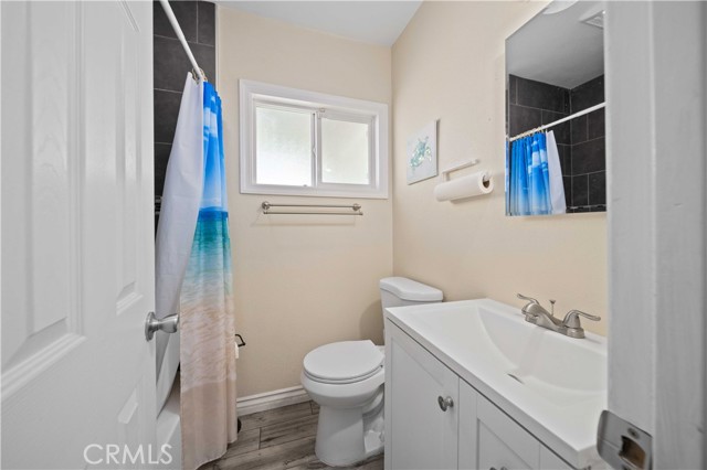 Detail Gallery Image 14 of 27 For 6838 Severn Dr, Paramount,  CA 90723 - 4 Beds | 2 Baths