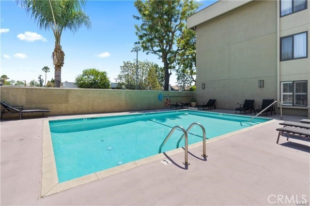 Detail Gallery Image 15 of 18 For 5009 Woodman Ave #116,  Sherman Oaks,  CA 91423 - 2 Beds | 2 Baths