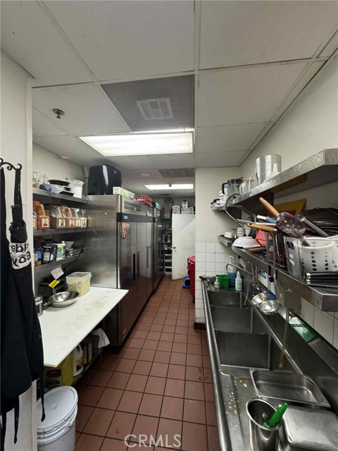 245 Pine Ave Avenue, Long Beach CA: https://media.crmls.org/medias/8f75481f-c522-4ba7-b01f-a75b8eedbd4d.jpg