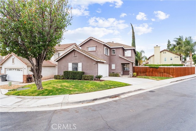 Detail Gallery Image 2 of 36 For 990 Primrose Ln, Corona,  CA 92878 - 3 Beds | 2/1 Baths