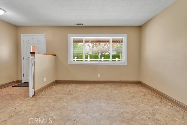 Detail Gallery Image 10 of 55 For 13940 Hopi Rd, Apple Valley,  CA 92307 - 3 Beds | 2 Baths