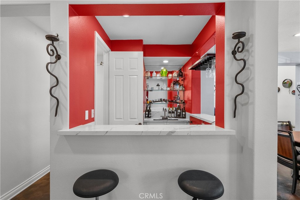 https://media.crmls.org/medias/8f76f732-c059-47f9-86a8-eff2a83decc6.jpg?preset=X-Large