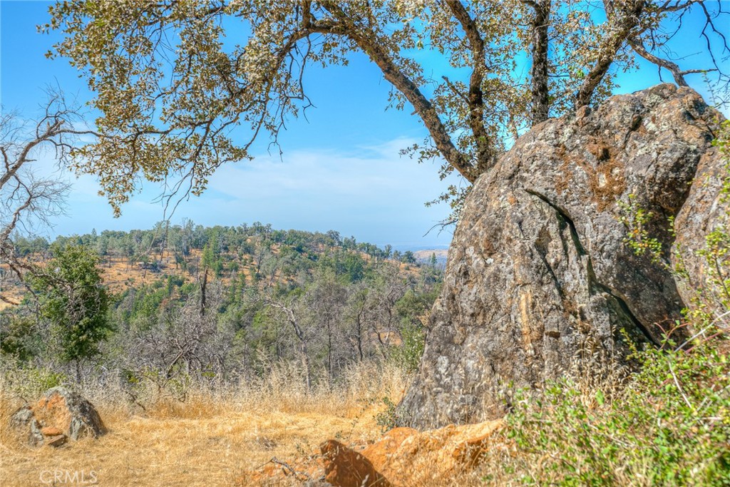 https://media.crmls.org/medias/8f7725ac-94b3-4c2d-835b-170d95338d6d.jpg?preset=X-Large
