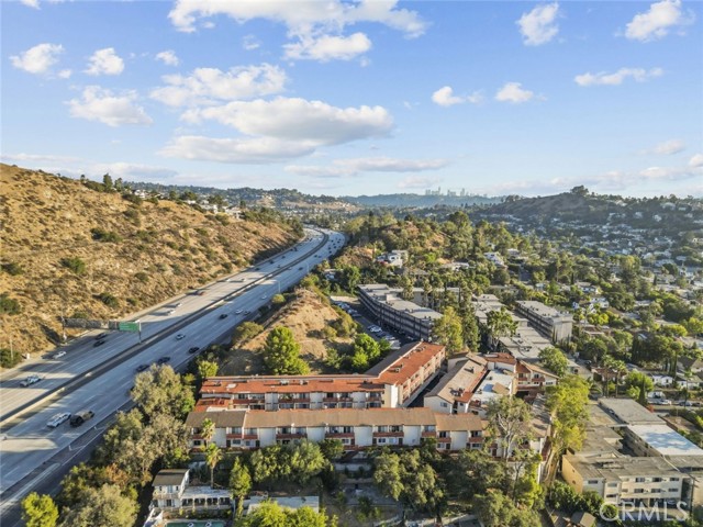 Detail Gallery Image 32 of 36 For 1523 E Windsor Rd 209a,  Glendale,  CA 91205 - 2 Beds | 1/1 Baths