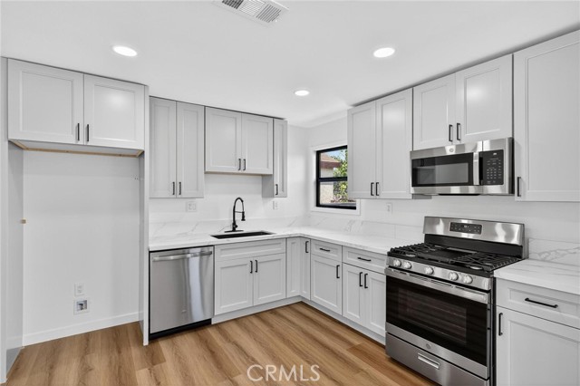 Detail Gallery Image 7 of 25 For 3834 W 116th St, Hawthorne,  CA 90250 - 4 Beds | 2 Baths
