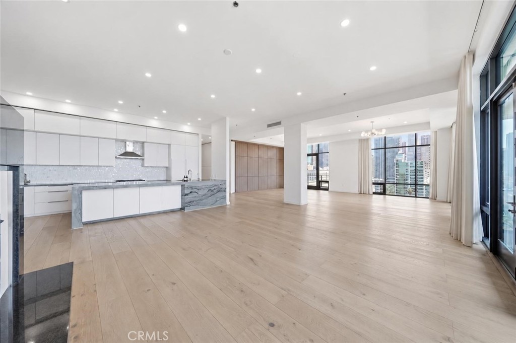 1111 S Grand Avenue #PH 5