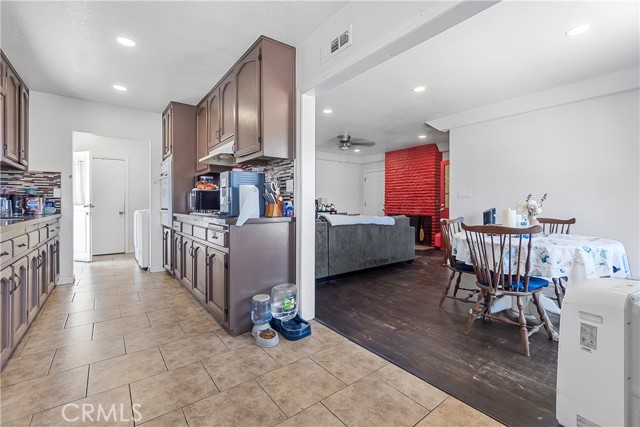 Detail Gallery Image 6 of 36 For 1627 Broad Ave, Wilmington,  CA 90744 - – Beds | – Baths