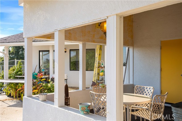 711 Tumble Creek Lane, Fallbrook CA: https://media.crmls.org/medias/8f7a3577-0648-41cc-8399-91ce66707edd.jpg