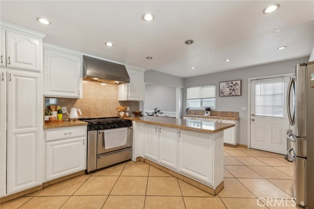 Detail Gallery Image 11 of 52 For 1118 Mabury St, Santa Ana,  CA 92701 - 4 Beds | 2 Baths