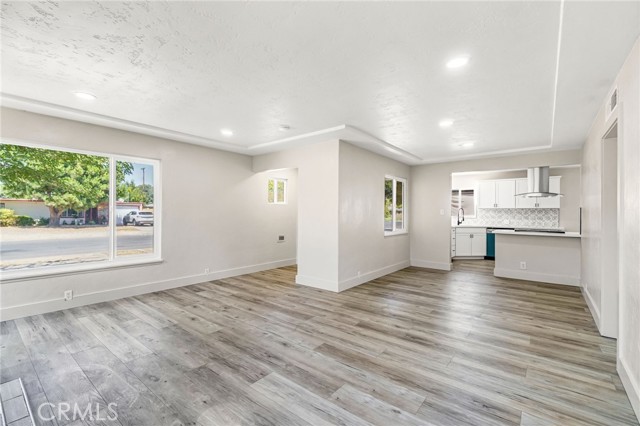 Detail Gallery Image 7 of 41 For 2824 E Brown Ave, Fresno,  CA 93703 - 3 Beds | 2 Baths