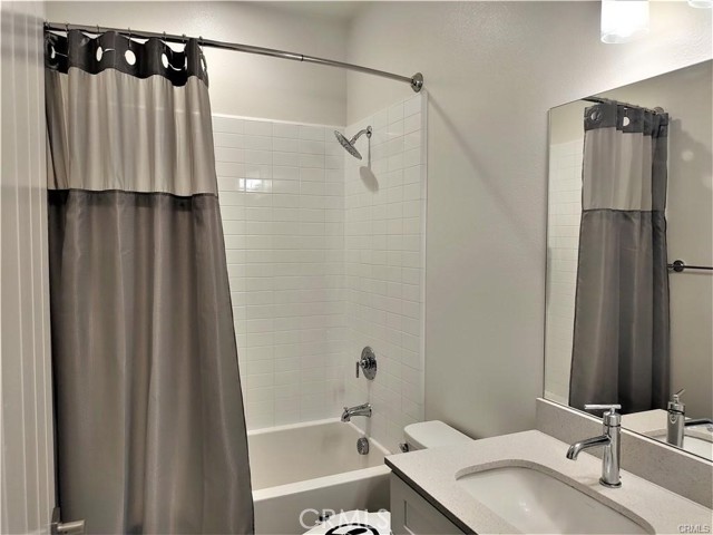 Detail Gallery Image 12 of 17 For 150 Stage, Irvine,  CA 92618 - 3 Beds | 2/1 Baths