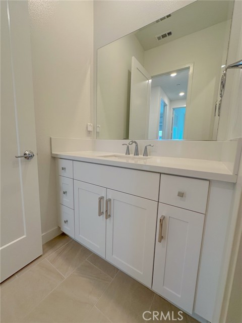 178 Waypoint, Tustin CA: https://media.crmls.org/medias/8f7bab56-0077-4277-8932-a52bd27699d6.jpg