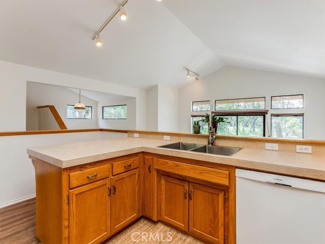 2320 Wilcombe Drive, Cambria CA: https://media.crmls.org/medias/8f7bdaff-49df-4e05-bb5f-a07dd1aef6ba.jpg