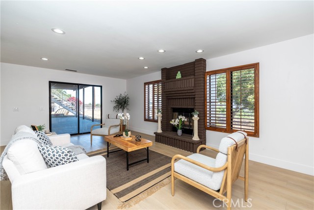 16066 Rancho Verde Circle, Riverside CA: https://media.crmls.org/medias/8f7c1158-a0b8-4458-8e84-26248613381c.jpg