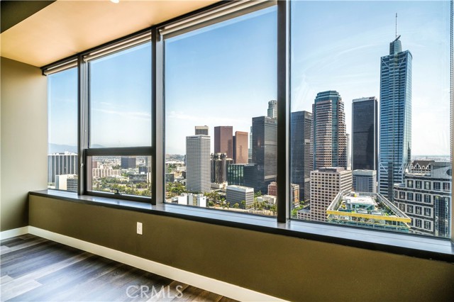 Detail Gallery Image 2 of 20 For 1100 Wilshire Bld #2707,  Los Angeles,  CA 90017 - 1 Beds | 1 Baths