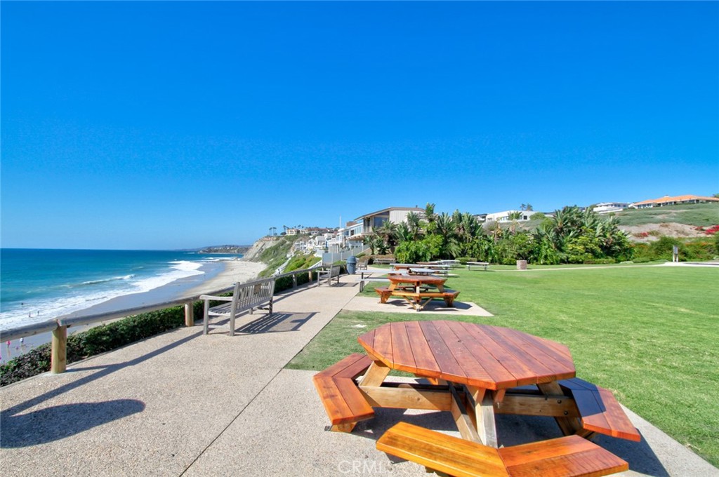 8f7d4b09 B7b5 492c 91aa 8014e4e58060