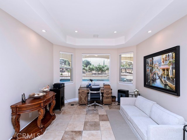 Detail Gallery Image 11 of 67 For 36410 Calle Puerta Bonita, Temecula,  CA 92592 - 5 Beds | 4/2 Baths