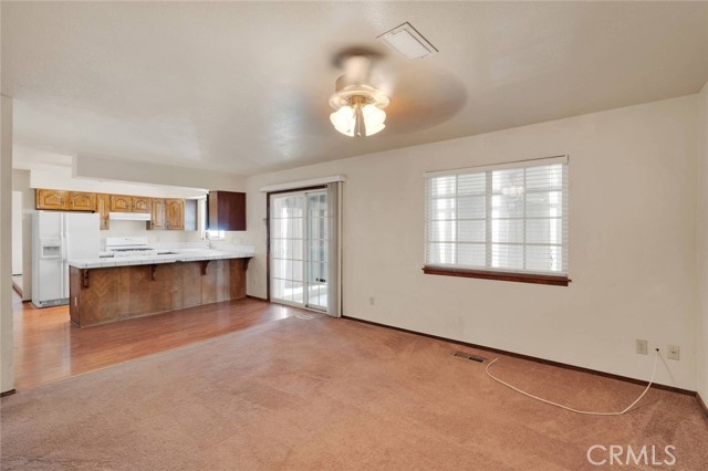 27580 Linda Vista Road, Barstow CA: https://media.crmls.org/medias/8f7ee1f6-ad0d-435a-a5df-4d39685e65e0.jpg