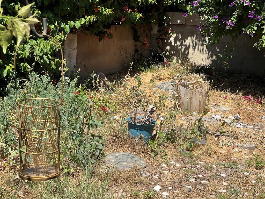 https://media.crmls.org/medias/8f7f605a-f876-4549-8700-b5d2dbf3a312.jpg?preset=X-Large