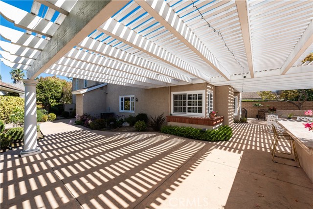 9 Sunrise, Irvine CA: https://media.crmls.org/medias/8f80084b-9ce7-47db-a506-4e0bb570df82.jpg