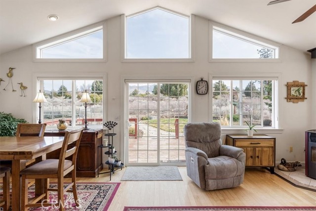 Detail Gallery Image 13 of 32 For 17718 Cottontail Dr, Weed,  CA 96094 - 3 Beds | 2 Baths