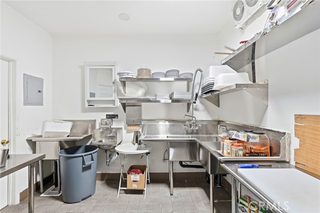  Commercial for Sale in Sun Valley, California