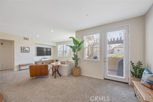 Detail Gallery Image 22 of 49 For 243 Riverdale Ct #431,  Camarillo,  CA 93010 - 3 Beds | 2/1 Baths