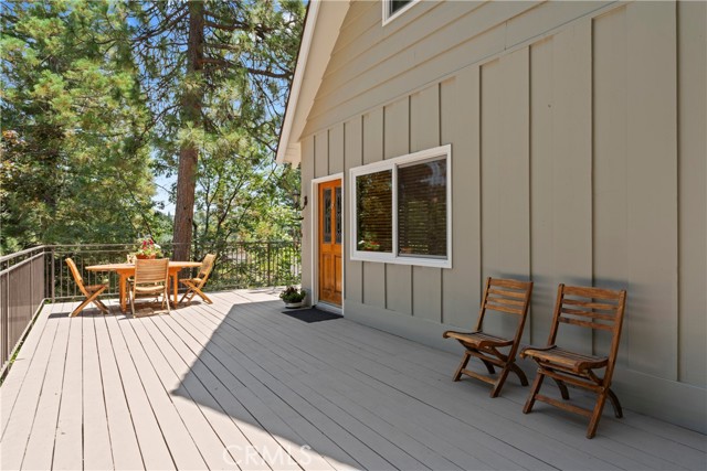 Detail Gallery Image 7 of 44 For 27711 Hamiltair Dr, Lake Arrowhead,  CA 92352 - 4 Beds | 2/1 Baths