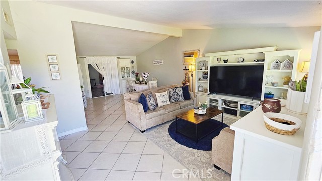 Detail Gallery Image 4 of 28 For 13440 Harlow Ave, Corona,  CA 92879 - 3 Beds | 1/1 Baths