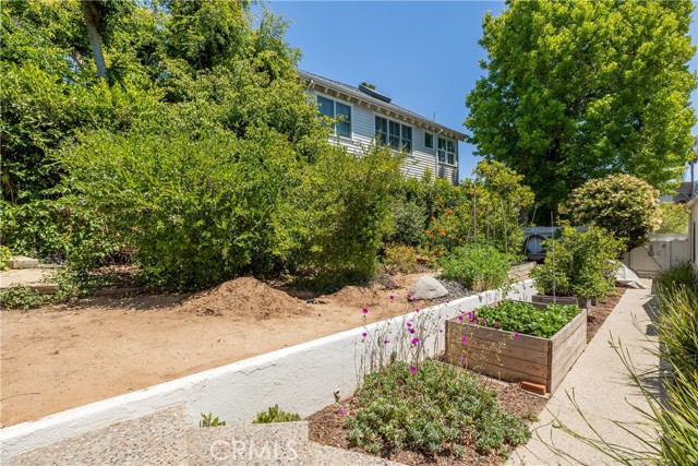 Detail Gallery Image 30 of 33 For 1701 Pier Ave, Santa Monica,  CA 90405 - 4 Beds | 2/1 Baths