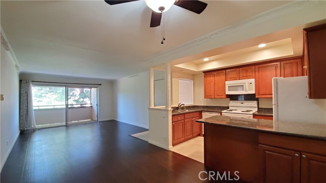 Detail Gallery Image 4 of 29 For 5937 Armaga Spring Rd #K,  Rancho Palos Verdes,  CA 90275 - 2 Beds | 2 Baths